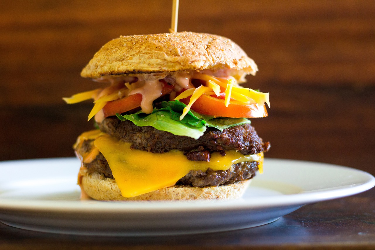 Hamburger popularnym daniem typu fast food